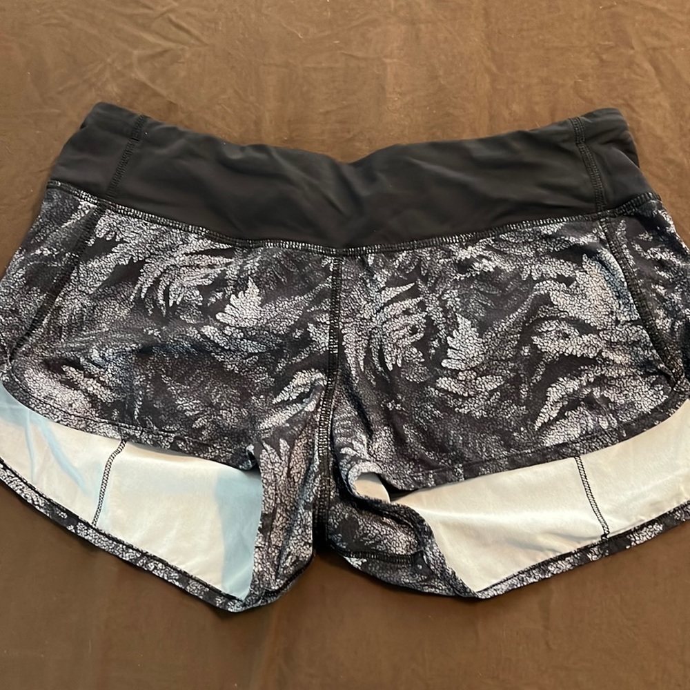 Size 6 lulu speed up shorts